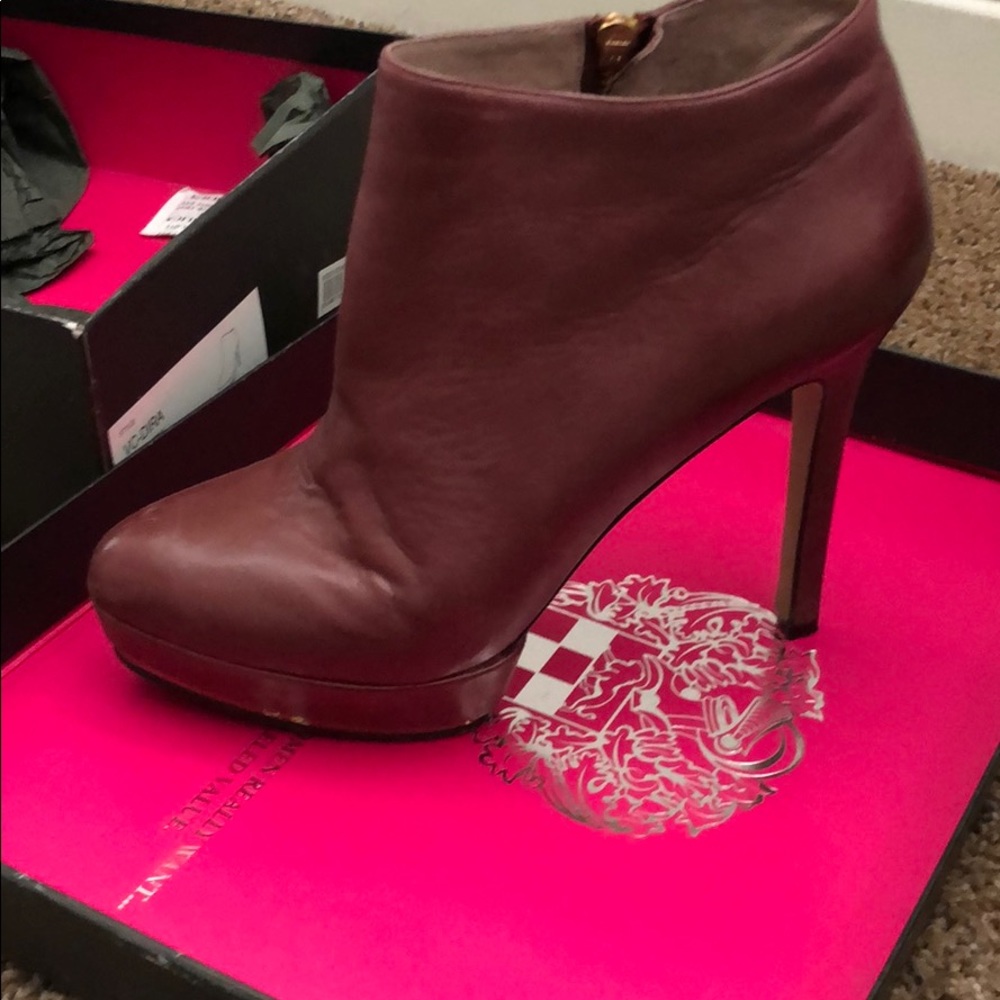 Vintage Vince Camuto platform ankle boot heels